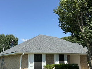 Finished roof with new shingles